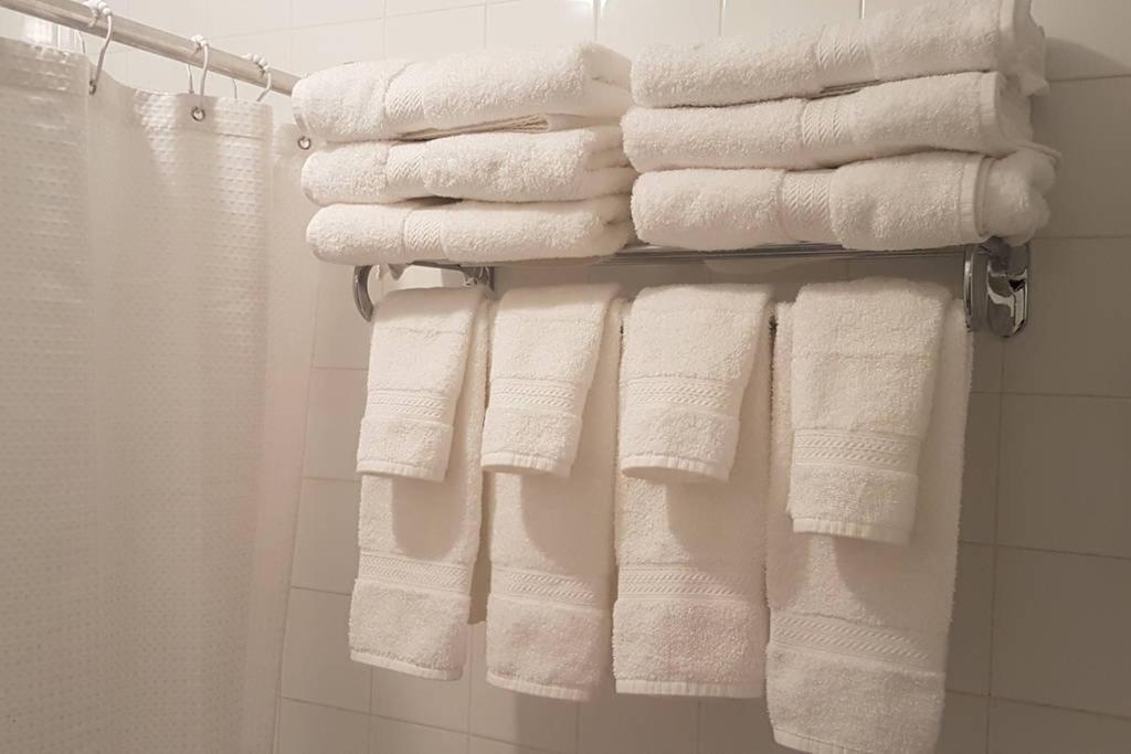 2-Bedroom Apartment Sweet #5 By Amazing Property Rentals Гатіно Екстер'єр фото